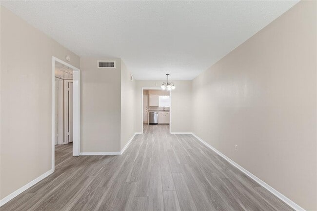 233 W Tri Oaks Ln in Houston, TX - Building Photo - Building Photo