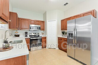 1801 Hoofprint Ct in Fruitland Park, FL - Foto de edificio - Building Photo