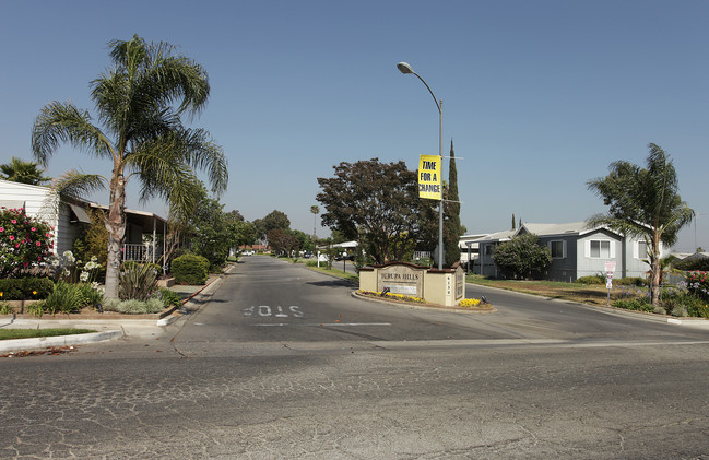 Jurupa Hills Cascade in Jurupa Valley, CA - Foto de edificio - Building Photo