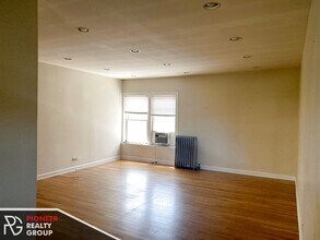 3921 N Pine Grove Ave, Unit #2 in Chicago, IL - Building Photo - Building Photo