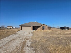 11350 Mitchell Cir in Ponder, TX - Building Photo