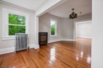 6 Hughes Pl in Summit, NJ - Building Photo - Building Photo