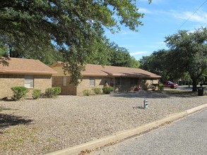 1112 S Church St in Brady, TX - Building Photo - Building Photo