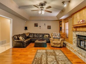 8301 Azurewood Dr in Oklahoma City, OK - Building Photo - Building Photo