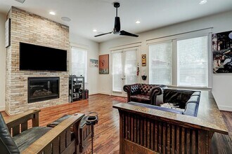 2501 McDuffie St in Houston, TX - Building Photo - Building Photo