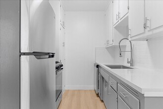 6114 Cahuenga Blvd in Los Angeles, CA - Building Photo - Building Photo