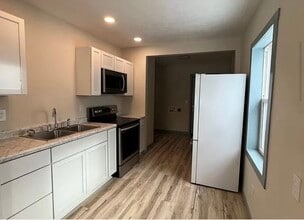 1214 N 10th St in Salina, KS - Building Photo - Building Photo