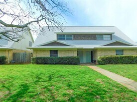2408 Bernard St in Denton, TX - Building Photo