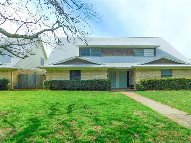 2406 Bernard St in Denton, TX - Building Photo