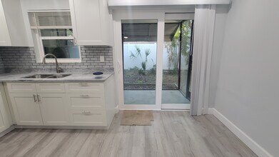 458 50th Ave N, Unit 2 in St. Petersburg, FL - Building Photo - Building Photo