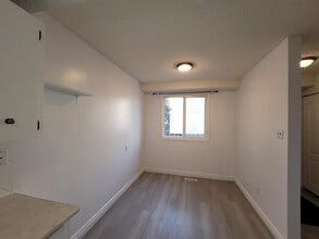 10 Clareview Village NW in Edmonton, AB - Building Photo - Building Photo