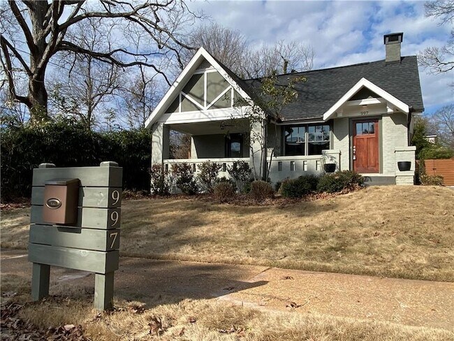 997 Woodbourne Dr SW in Atlanta, GA - Building Photo - Building Photo