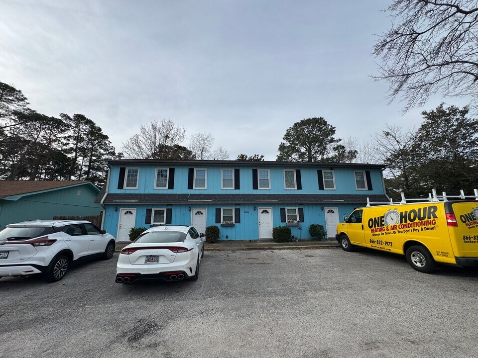 6303 Tindal St in Myrtle Beach, SC - Foto de edificio