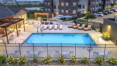 Rush Creek Apartments in Maple Grove, MN - Foto de edificio - Building Photo
