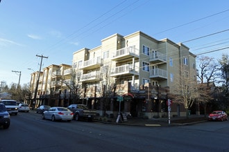 Varsity Apartments in Seattle, WA - Building Photo - Building Photo