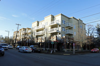 Varsity Apartments in Seattle, WA - Foto de edificio - Building Photo