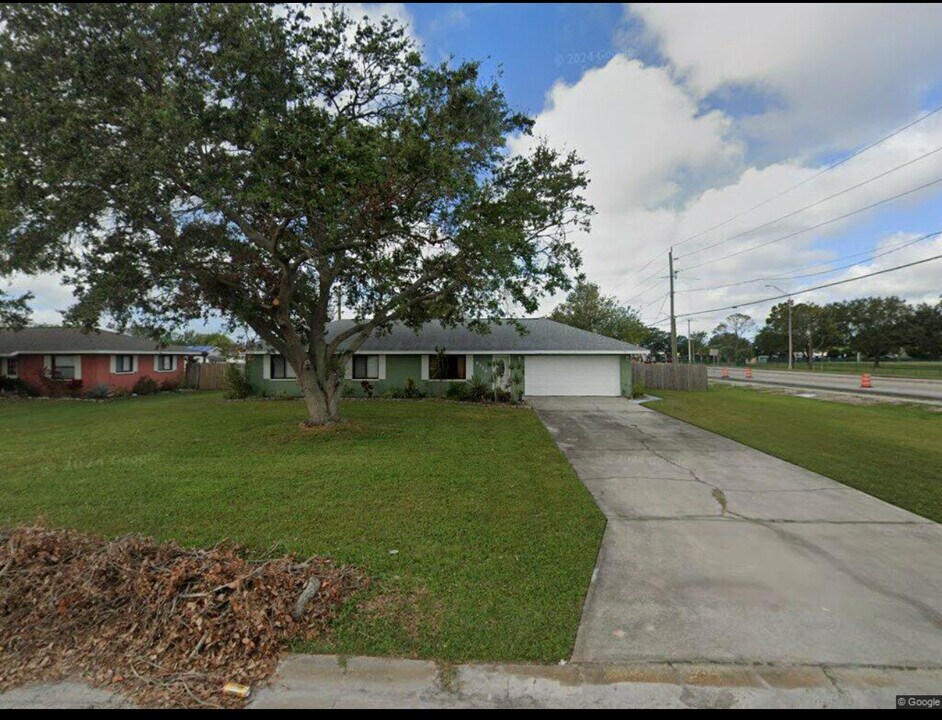 6356 5th St Cir E in Bradenton, FL - Building Photo