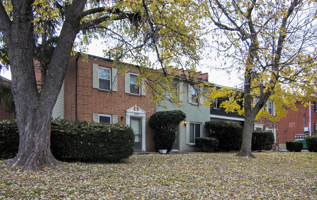 3229 Orchard Manor Cir in Louisville, KY - Foto de edificio - Building Photo