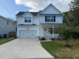 537 Earl St in Norfolk, VA - Building Photo