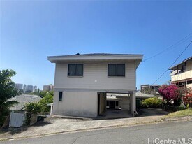 1382 Frank St in Honolulu, HI - Building Photo