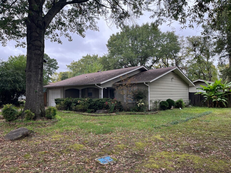 228 E Circle Dr in Russellville, AR - Building Photo