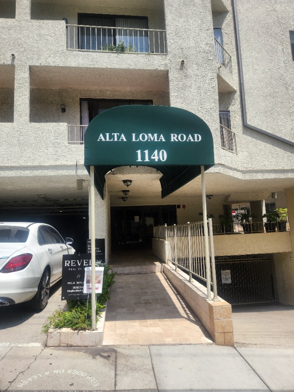 1140 Alta Loma Rd in West Hollywood, CA - Building Photo - Building Photo