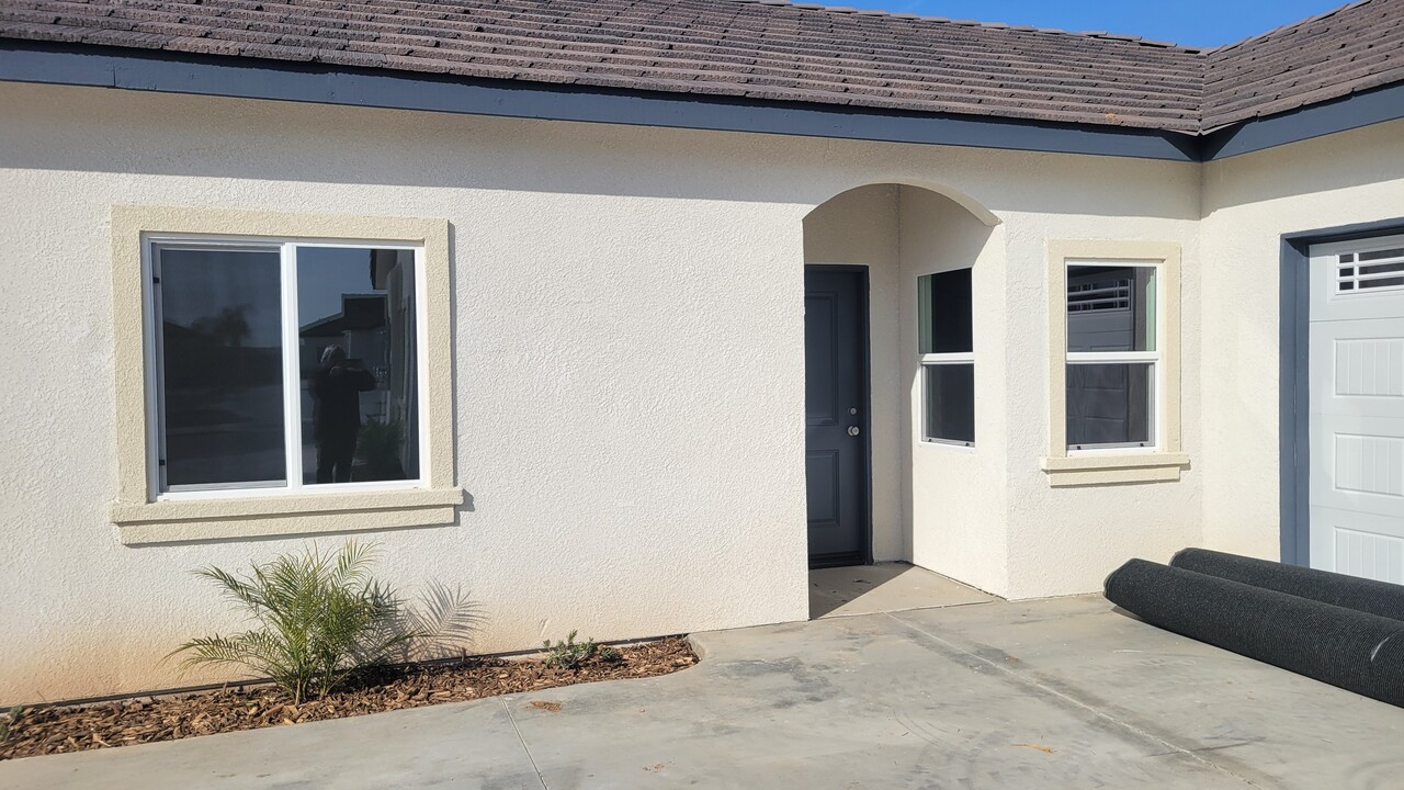 9818 Turning Leaf Ln, Unit B in Bakersfield, CA - Building Photo