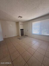 1131 W Ross Ave in Phoenix, AZ - Foto de edificio - Building Photo