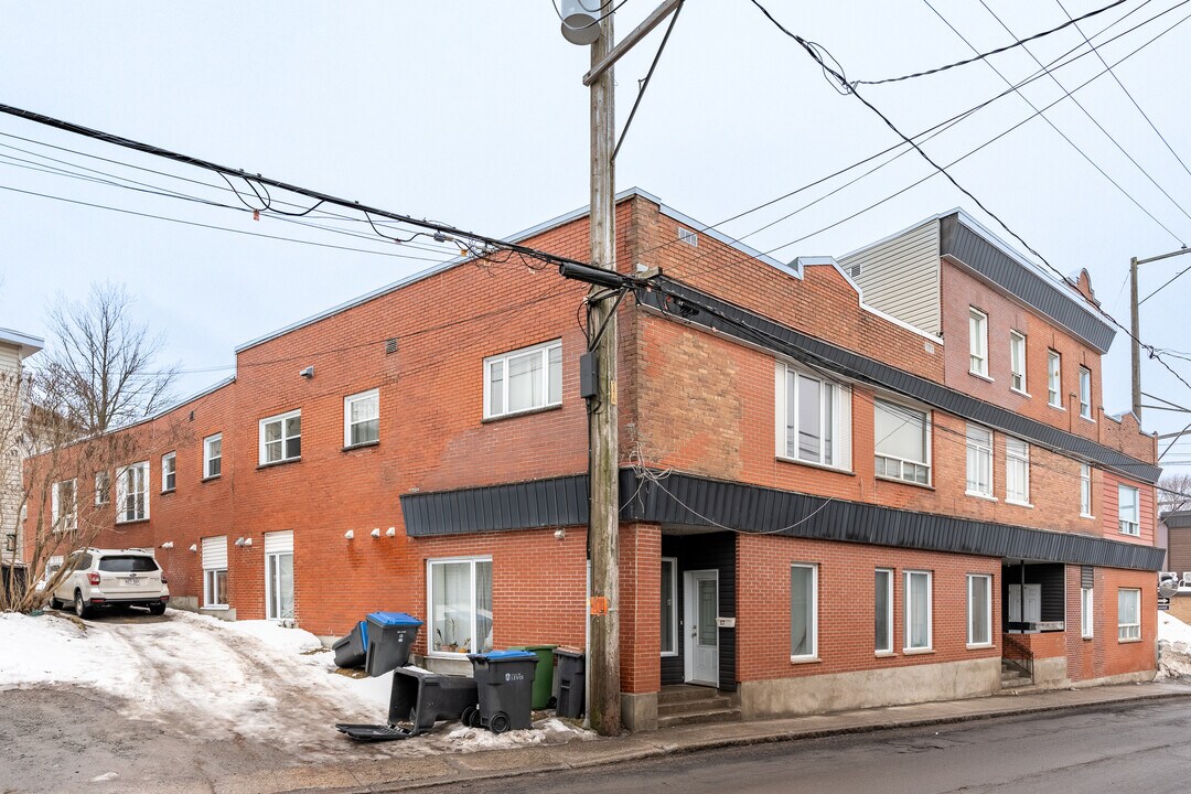 20 Saint-Joseph in Lévis, QC - Building Photo