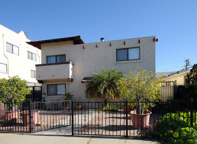 2476 Corinth Ave in Los Angeles, CA - Building Photo - Building Photo