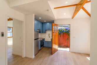 355 N Colorado Pl, Unit Beautiful 2 Bed 1.5 Bath in Long Beach, CA - Foto de edificio - Building Photo