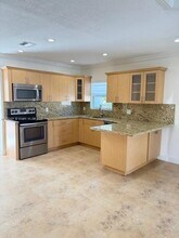 3660 NW 15th St in Miami, FL - Building Photo - Building Photo