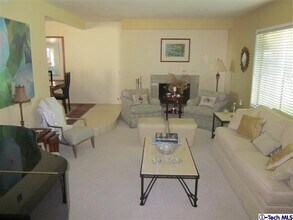 2716 Ridgepine Dr in Montrose, CA - Building Photo - Building Photo