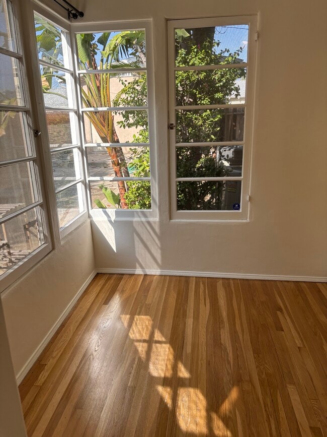 407 Riverdale Dr, Unit 1/2