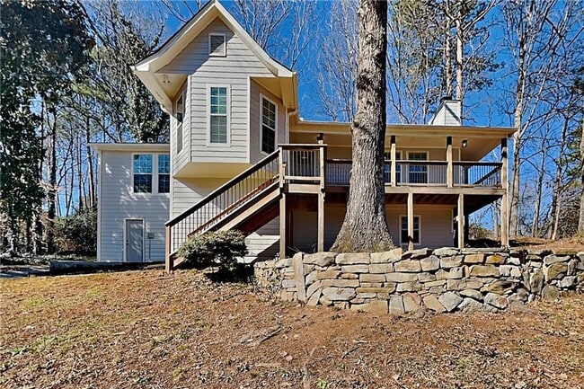 property at 778 Summer Dr NW