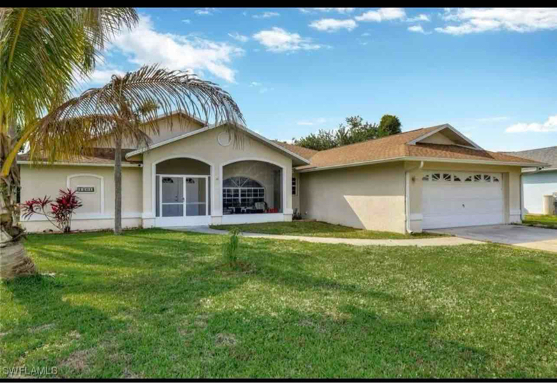 1501 Senior Ct in Lehigh Acres, FL - Building Photo