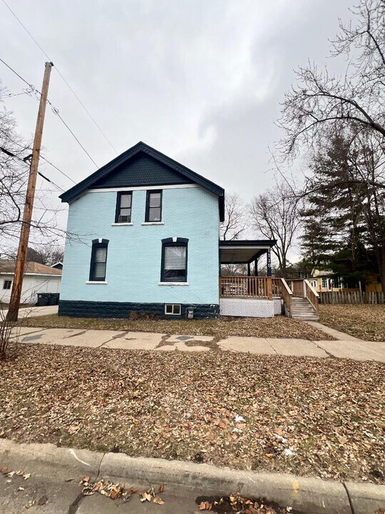 1119 14th St S in La crosse, WI - Building Photo