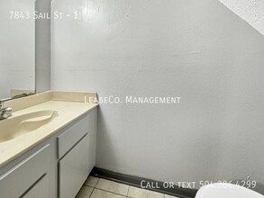 7843 Sail St in New Orleans, LA - Foto de edificio - Building Photo