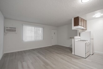 Van Nuys-9216 in Panorama City, CA - Foto de edificio - Interior Photo