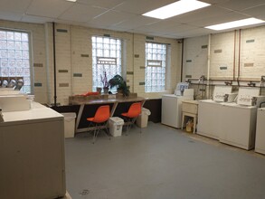 1528 W Pratt Blvd in Chicago, IL - Building Photo - Building Photo
