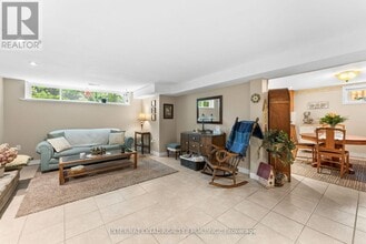 46 Johnson Rd in Aurora, ON - Building Photo - Building Photo