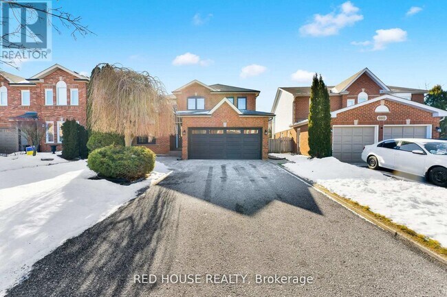 property at 985 Sandcliff Dr