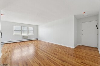 94 Park Ave in Nutley, NJ - Building Photo - Building Photo