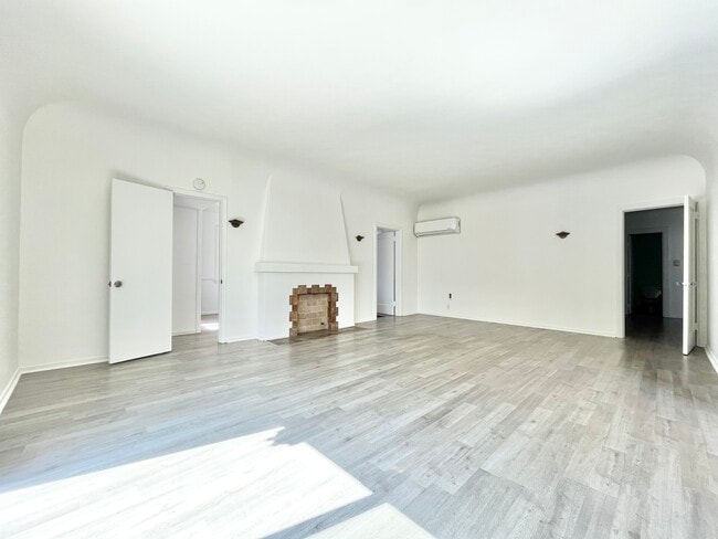 423 N Orange Dr in Los Angeles, CA - Building Photo - Building Photo