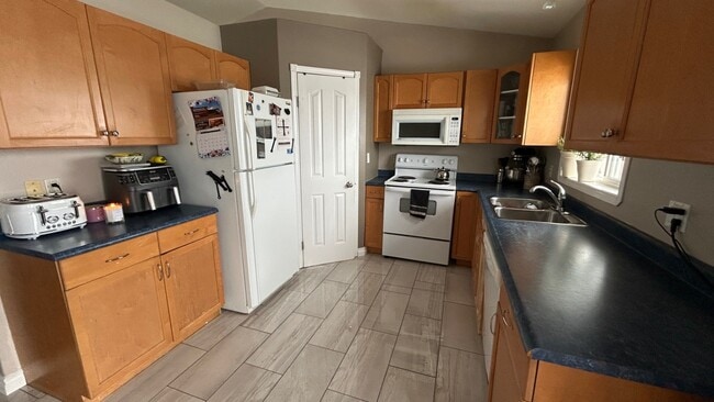 3806-3843 43 Ave in Bonnyville, AB - Building Photo - Building Photo