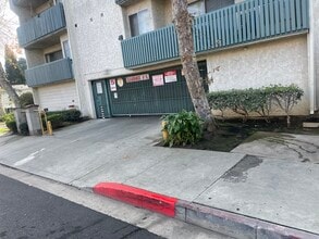 550 W Regent St, Unit 337 in Inglewood, CA - Building Photo - Building Photo