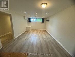 26 Blackthorne Ave in Hamilton, ON - Building Photo - Building Photo
