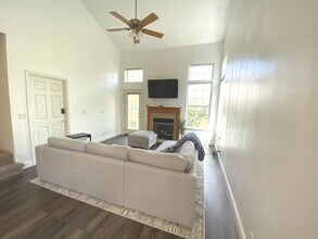 10S401 Carrington Cir in Burr Ridge, IL - Foto de edificio - Building Photo