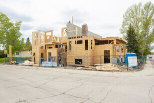 4103 42 St SW in Calgary, AB - Building Photo