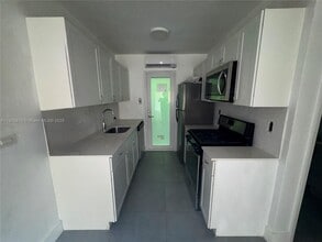 75 Washington Ave in Miami Beach, FL - Building Photo - Building Photo